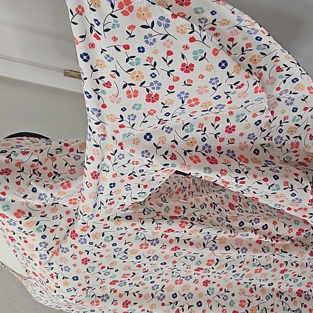 Floral V-Neck Women's Top NWT - Picture 7 of 10